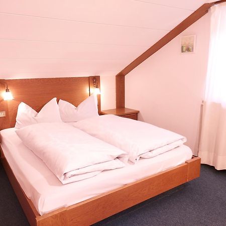 Hotel Schuster Colle Isarco Buitenkant foto
