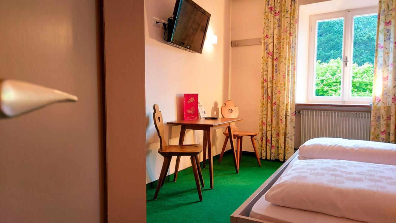 Hotel Schuster Colle Isarco Buitenkant foto
