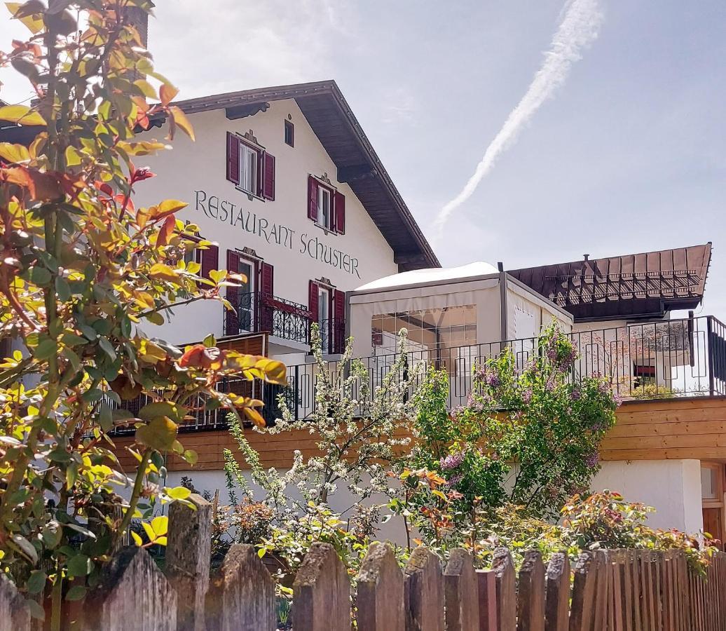 Hotel Schuster Colle Isarco Buitenkant foto
