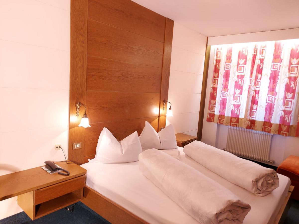 Hotel Schuster Colle Isarco Buitenkant foto