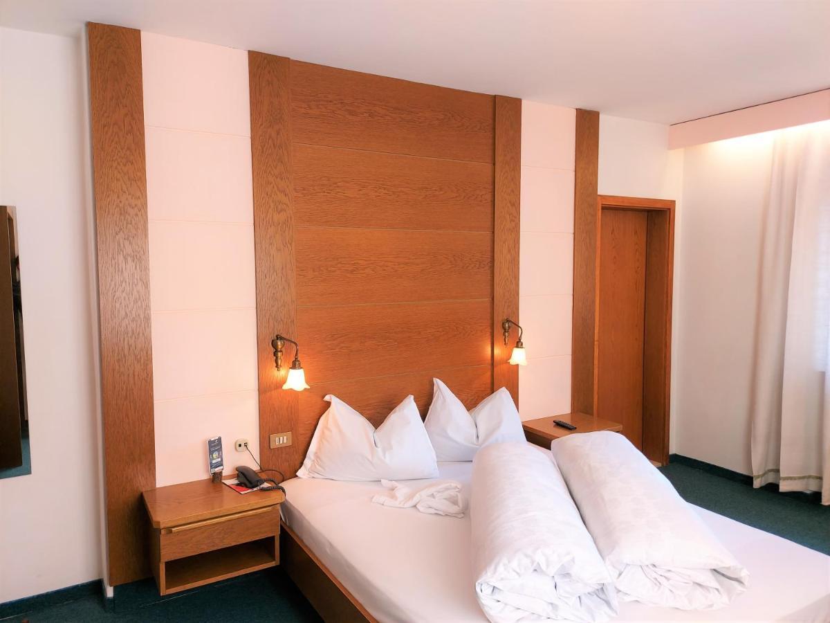 Hotel Schuster Colle Isarco Buitenkant foto