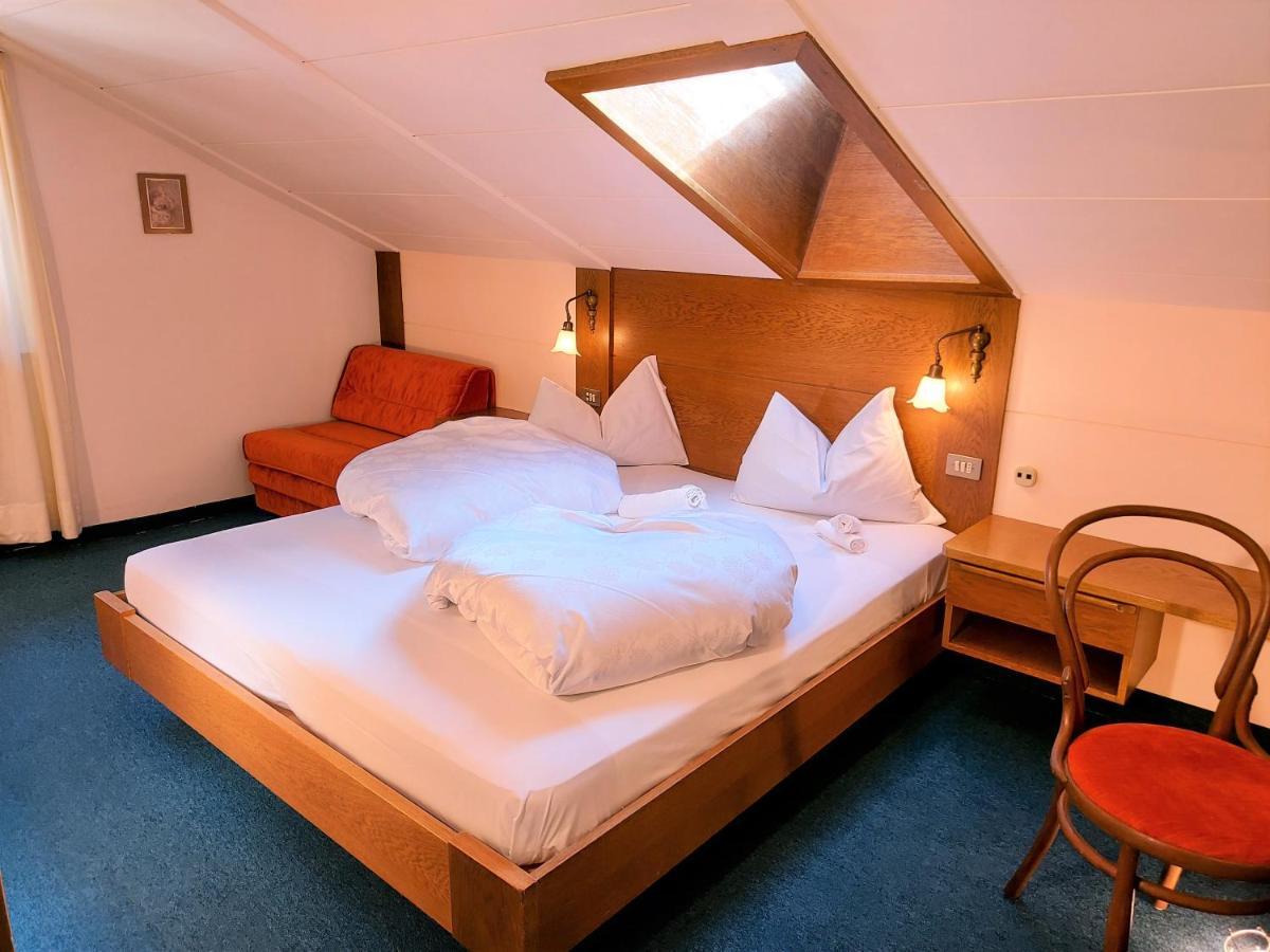 Hotel Schuster Colle Isarco Buitenkant foto