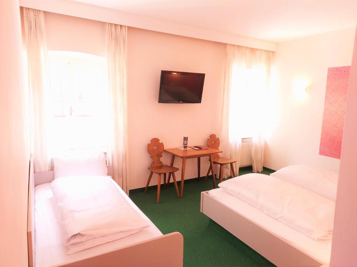 Hotel Schuster Colle Isarco Buitenkant foto