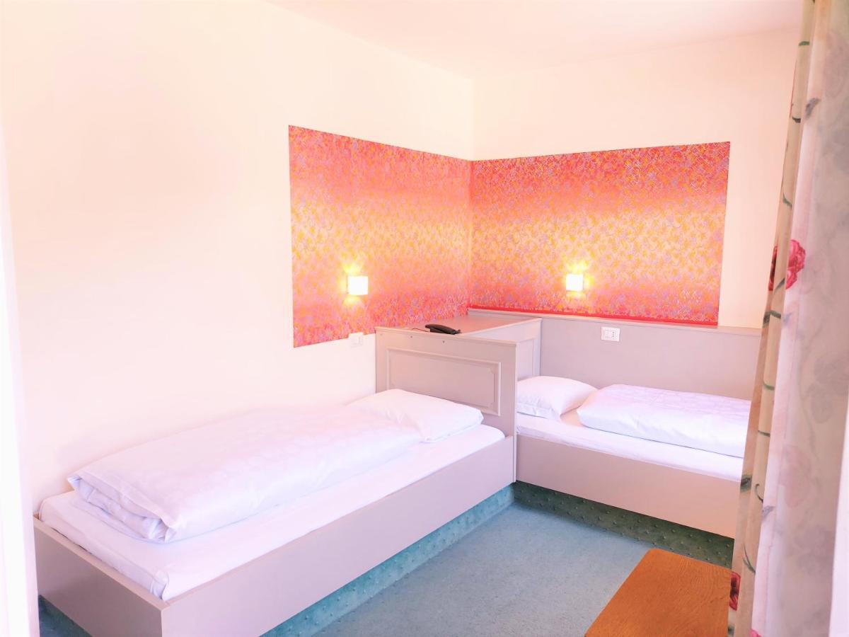 Hotel Schuster Colle Isarco Buitenkant foto