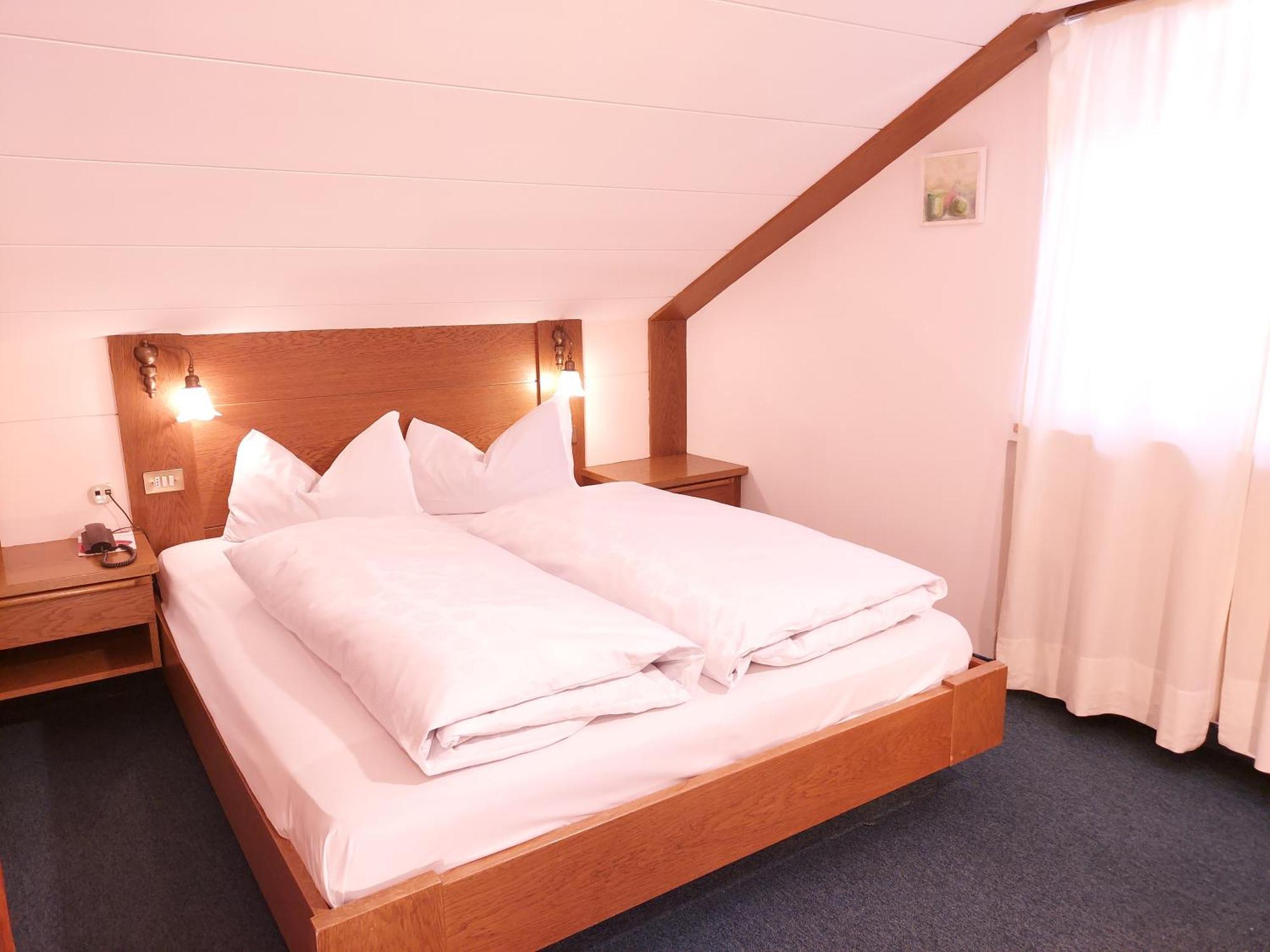 Hotel Schuster Colle Isarco Buitenkant foto