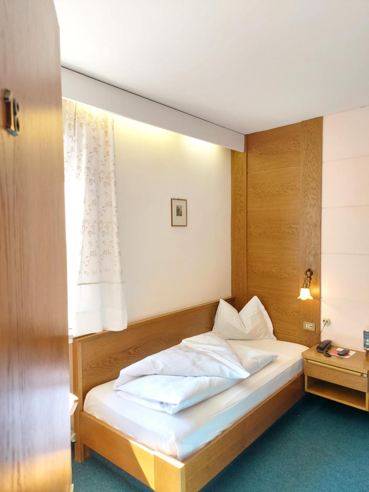 Hotel Schuster Colle Isarco Buitenkant foto
