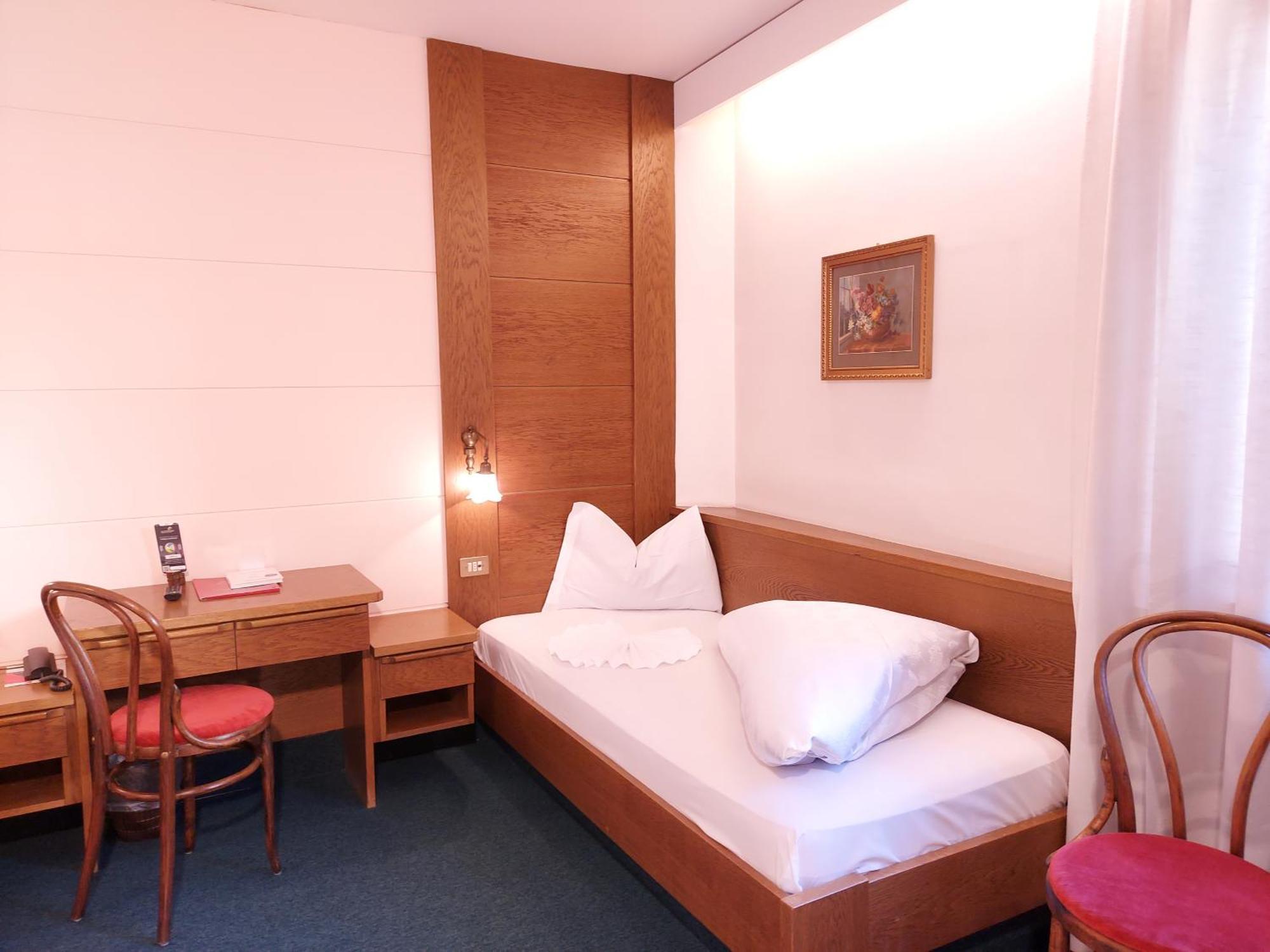 Hotel Schuster Colle Isarco Buitenkant foto