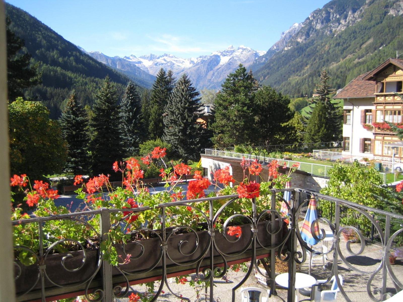 Hotel Schuster Colle Isarco Buitenkant foto