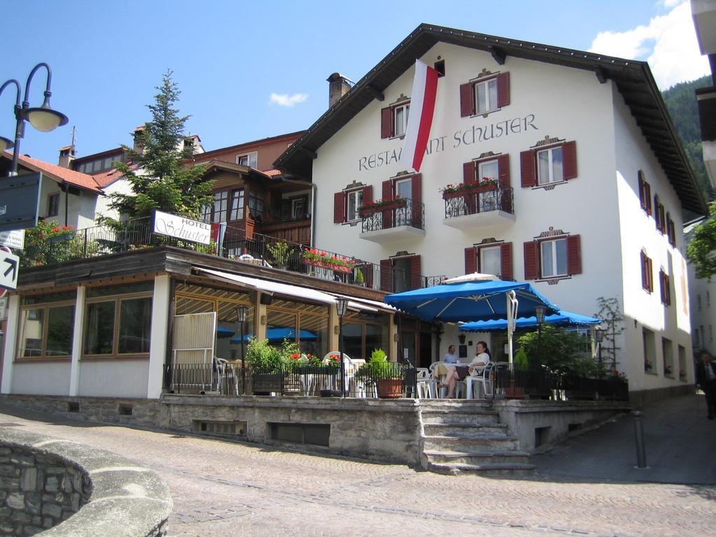 Hotel Schuster Colle Isarco Buitenkant foto